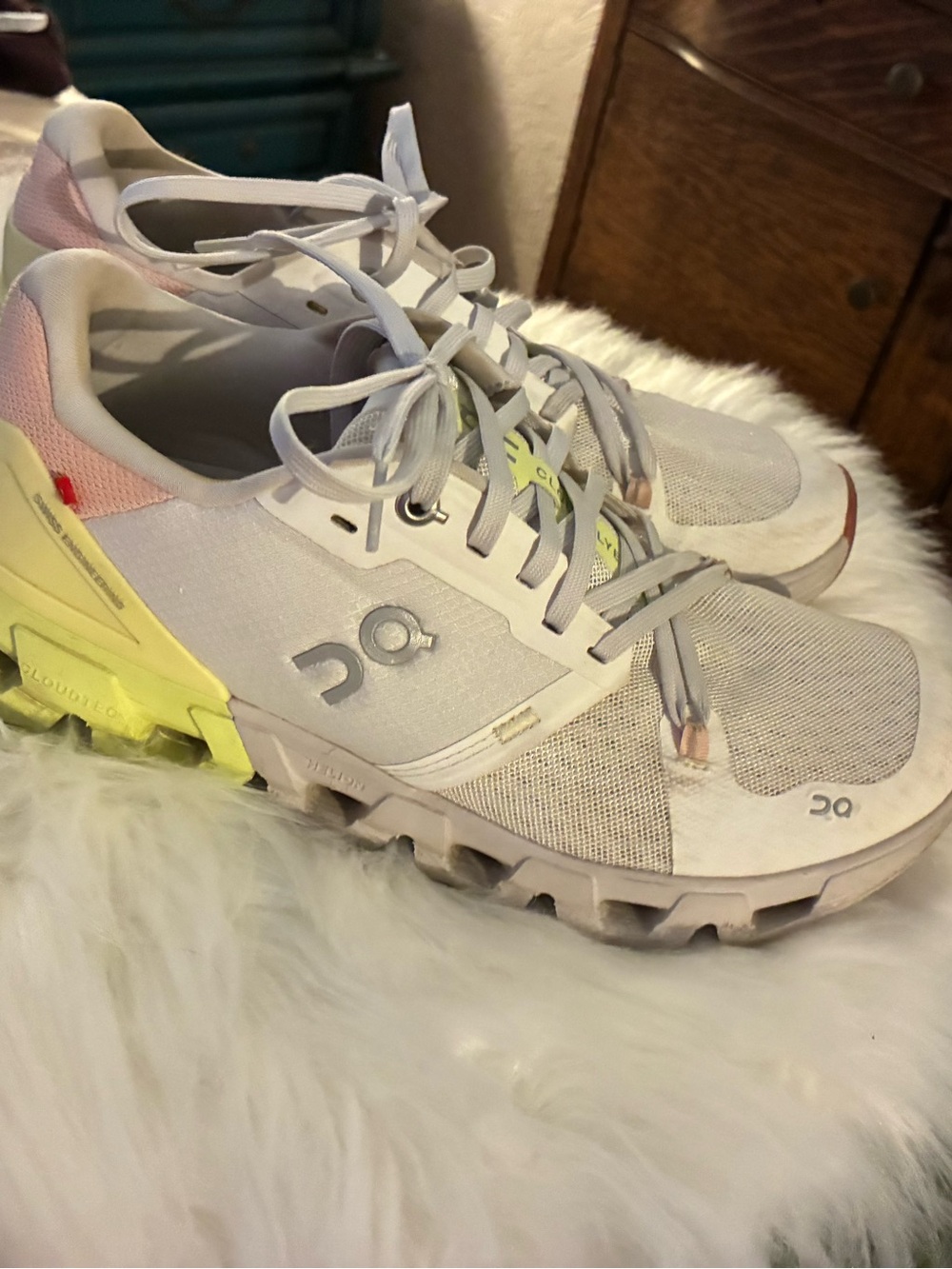 On Running White and Light Peach Cloud Shoes - Picture 4 of 5